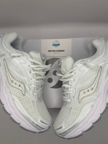 OMNI 9 | WHITE